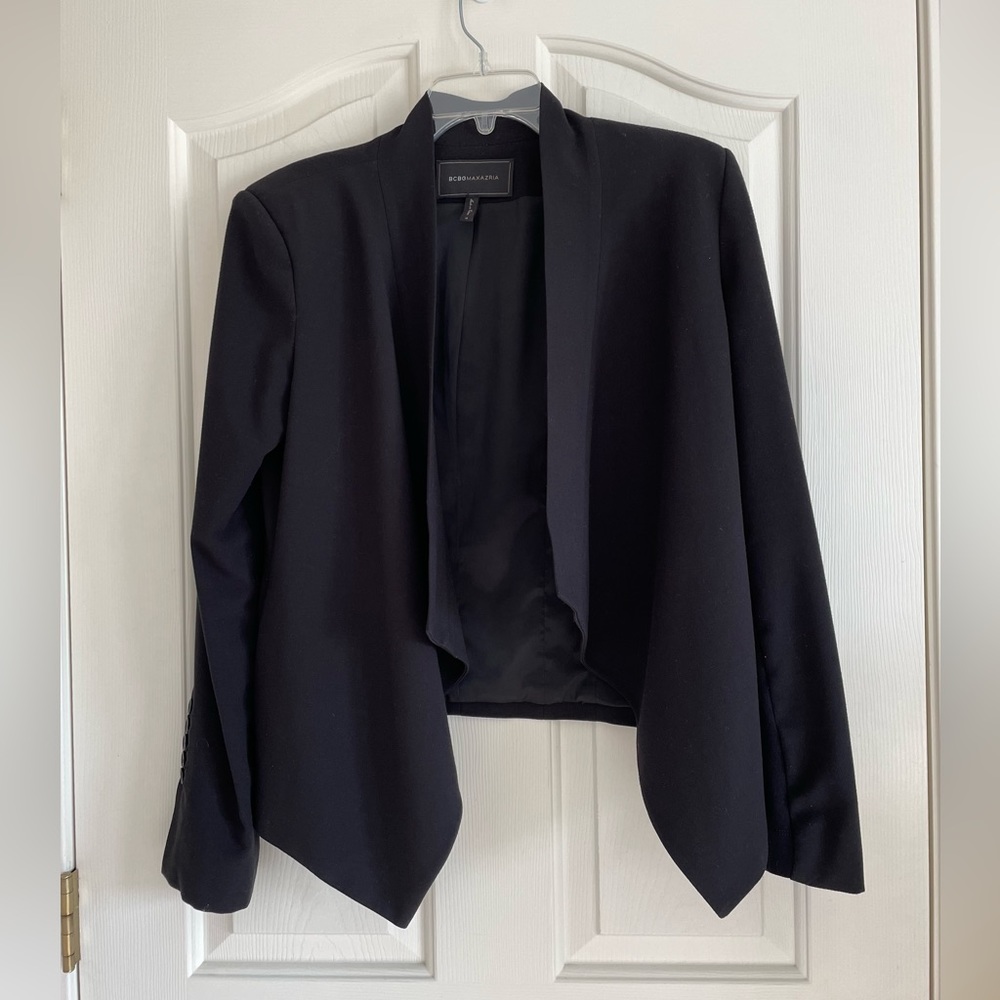 Work wardrobe staple, black BCBGMaxAzria open front draped blazer, w/pockets!
